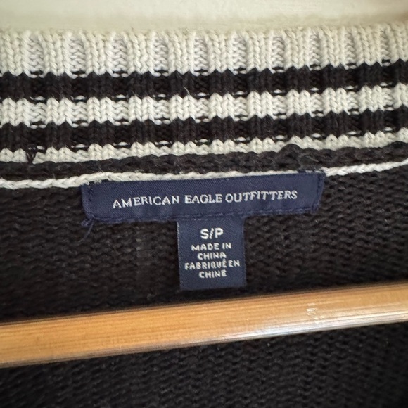 I. American Eagle Black and White sweater size S/P - Picture 3 of 3